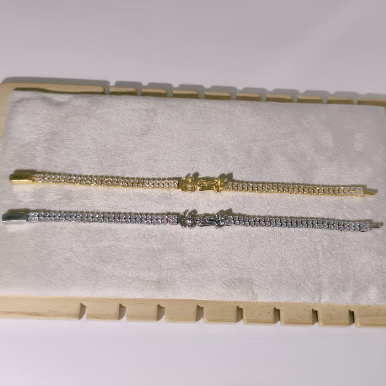 Jewelry racing bracelet