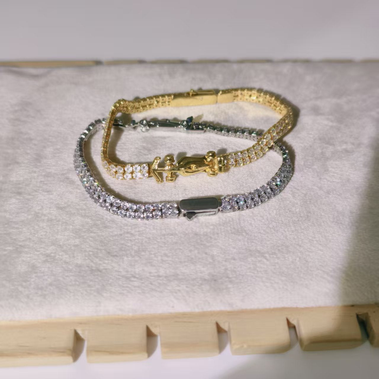 Jewelry racing bracelet