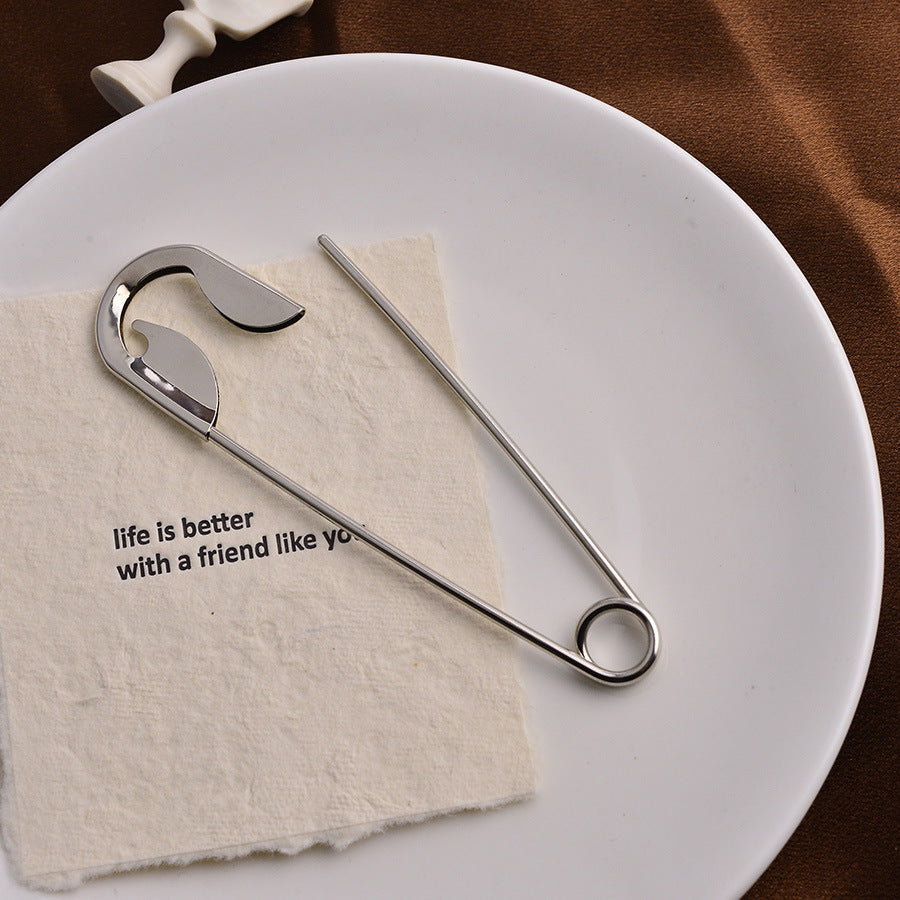 Exaggerated, minimalist, creative bright silver pin metal clip