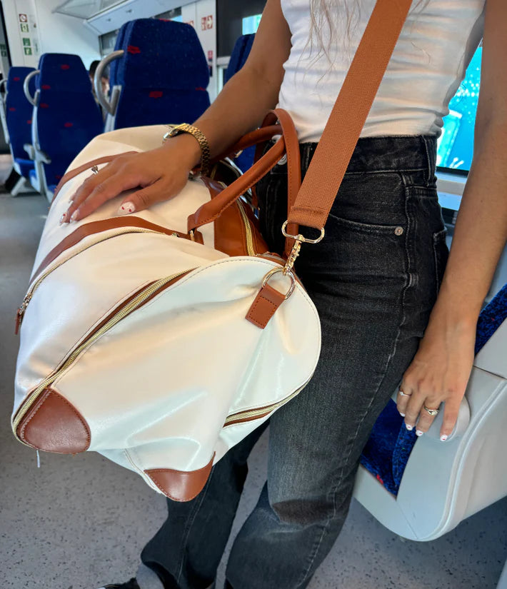 Large capacity travel bag