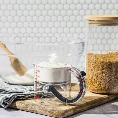 4-in-1 adjustable measuring cup