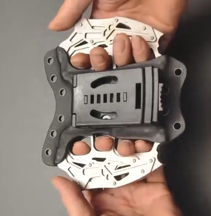 Pure metal brass knuckles set can be hung on the waist