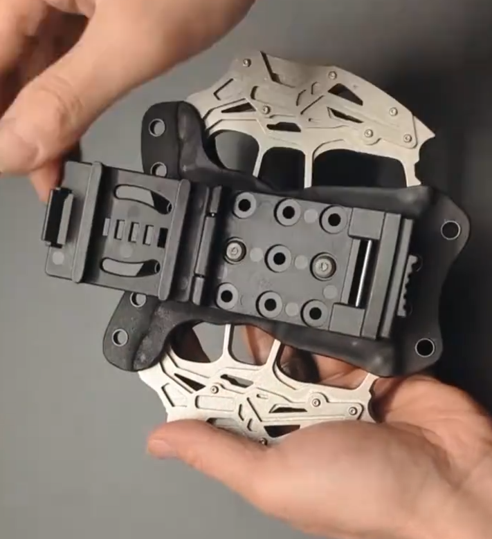 Pure metal brass knuckles set can be hung on the waist