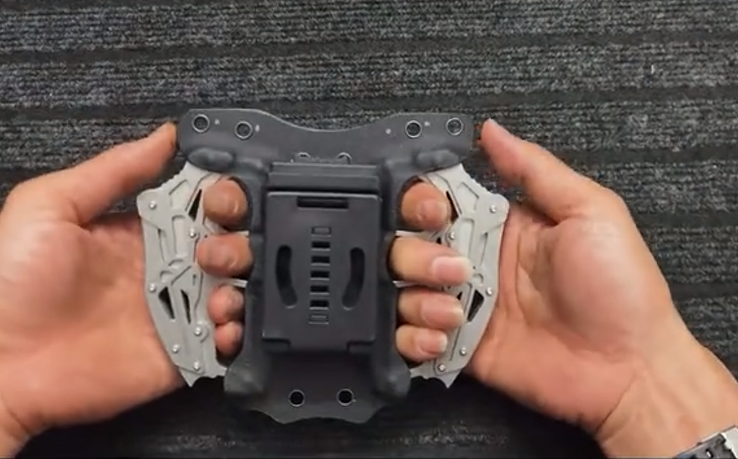 Pure metal brass knuckles set can be hung on the waist