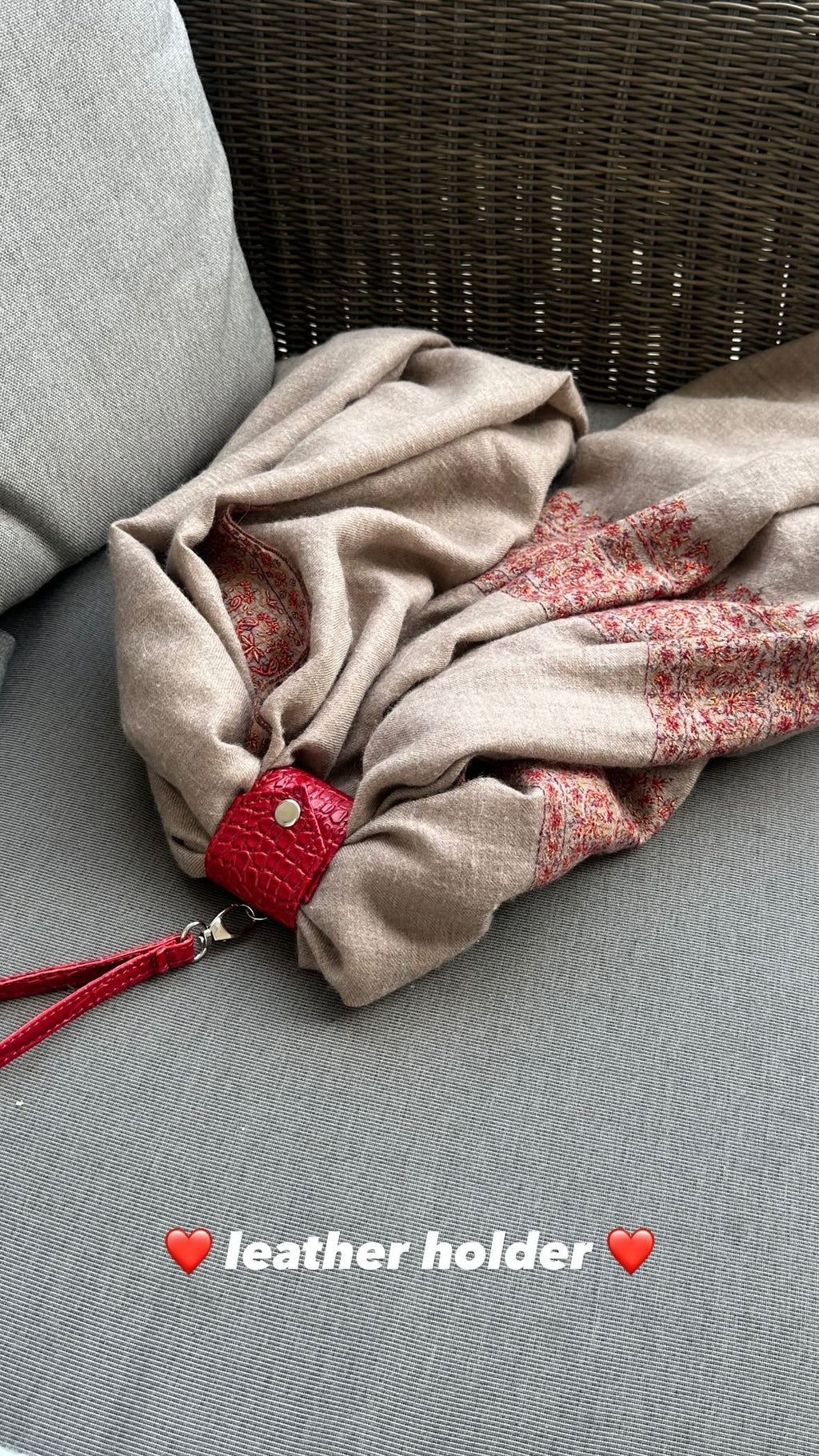 Scarf storage pendant