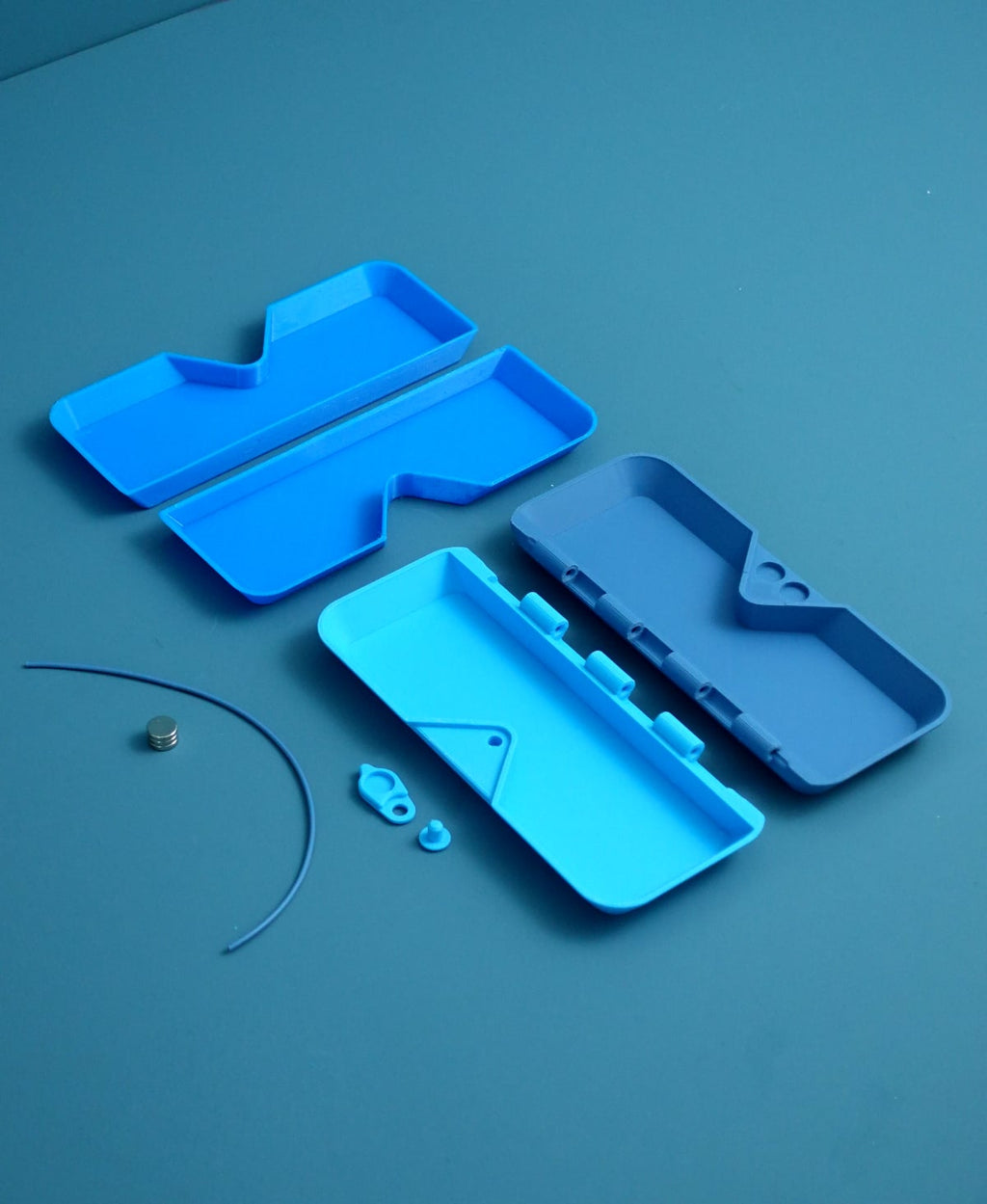 One-handed operation of the glasses case