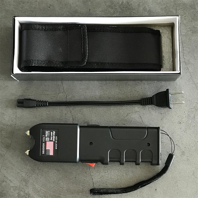 High-power multi-functional self-defense flashlight