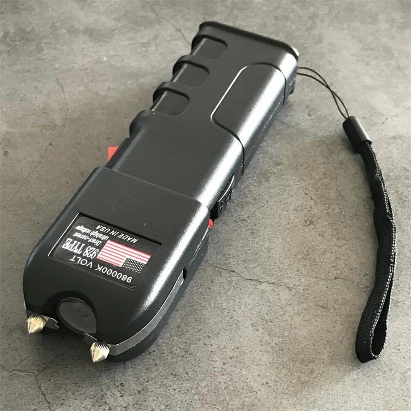 High-power multi-functional self-defense flashlight