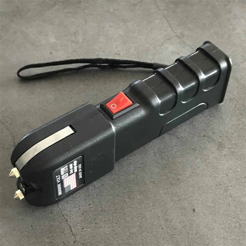 High-power multi-functional self-defense flashlight