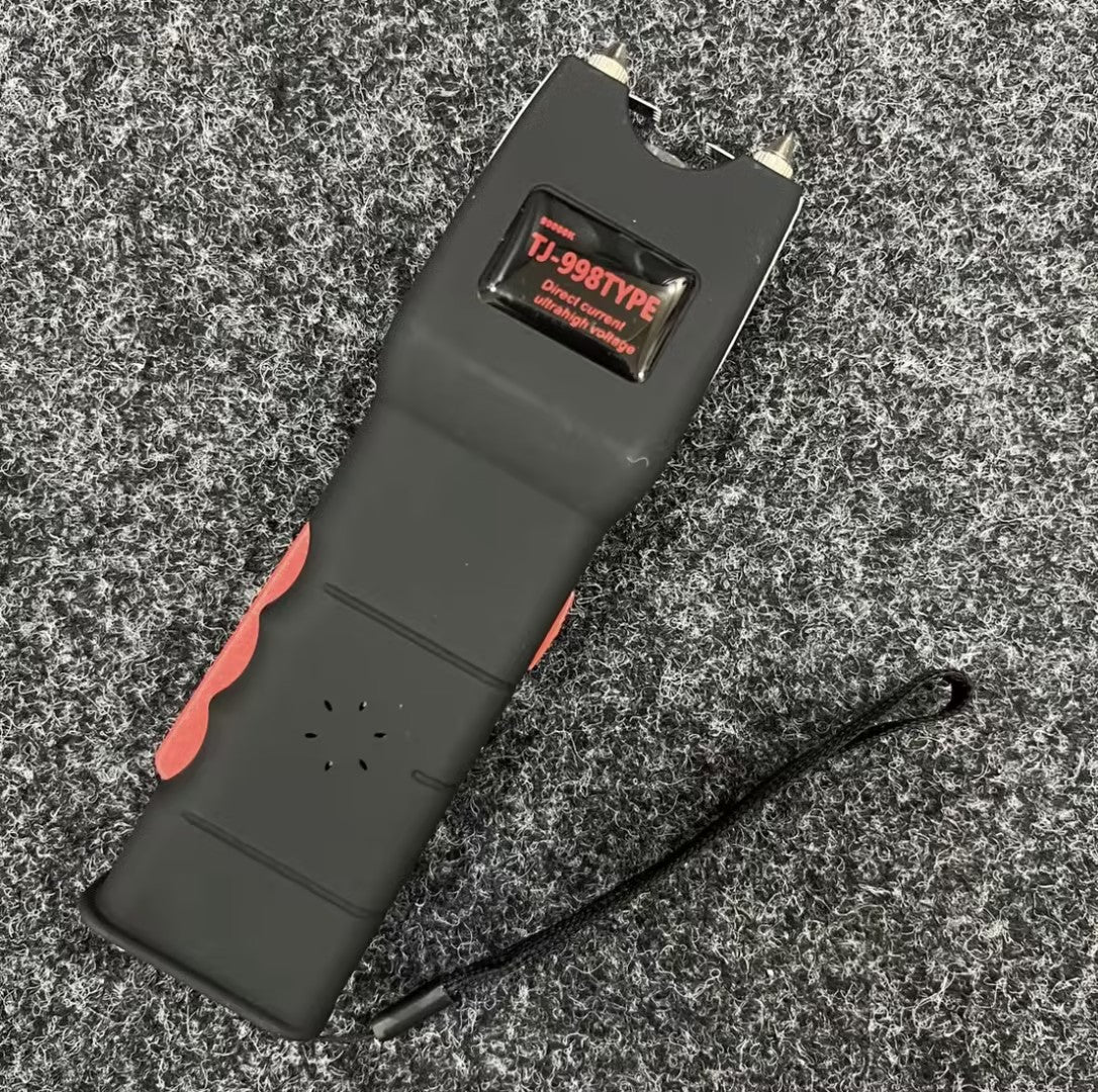 High-power multi-functional self-defense flashlight