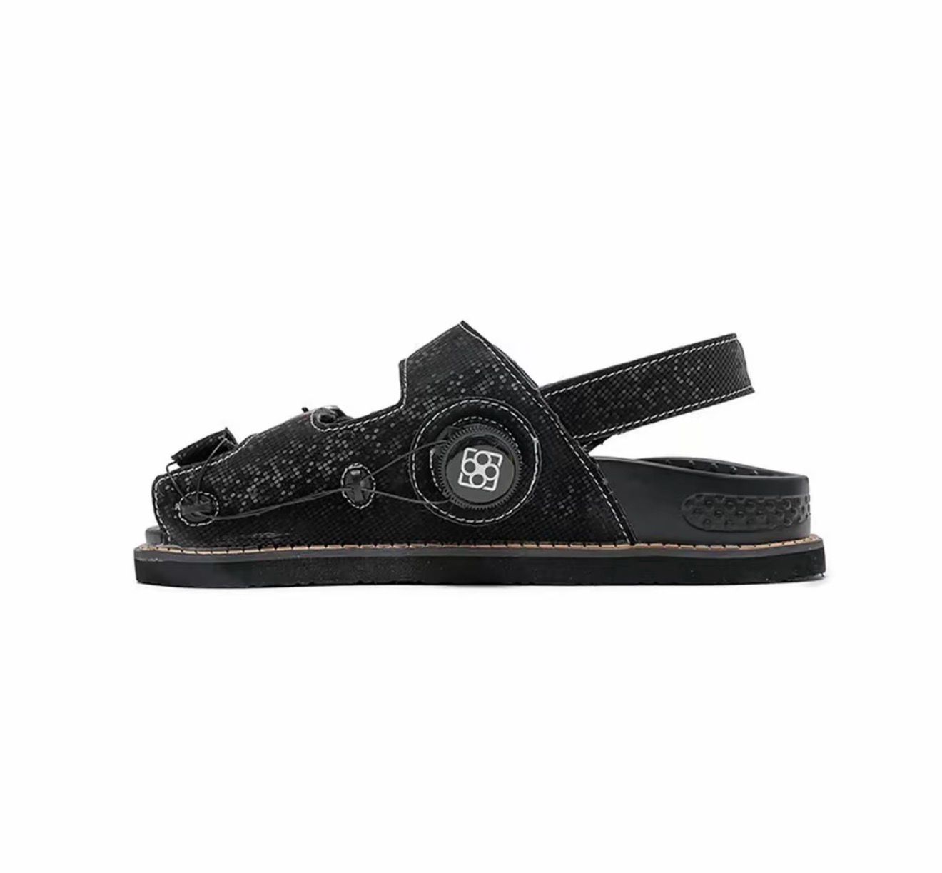 Custom-made sandals for women to correct hallux valgus, bunions, and flat feet.