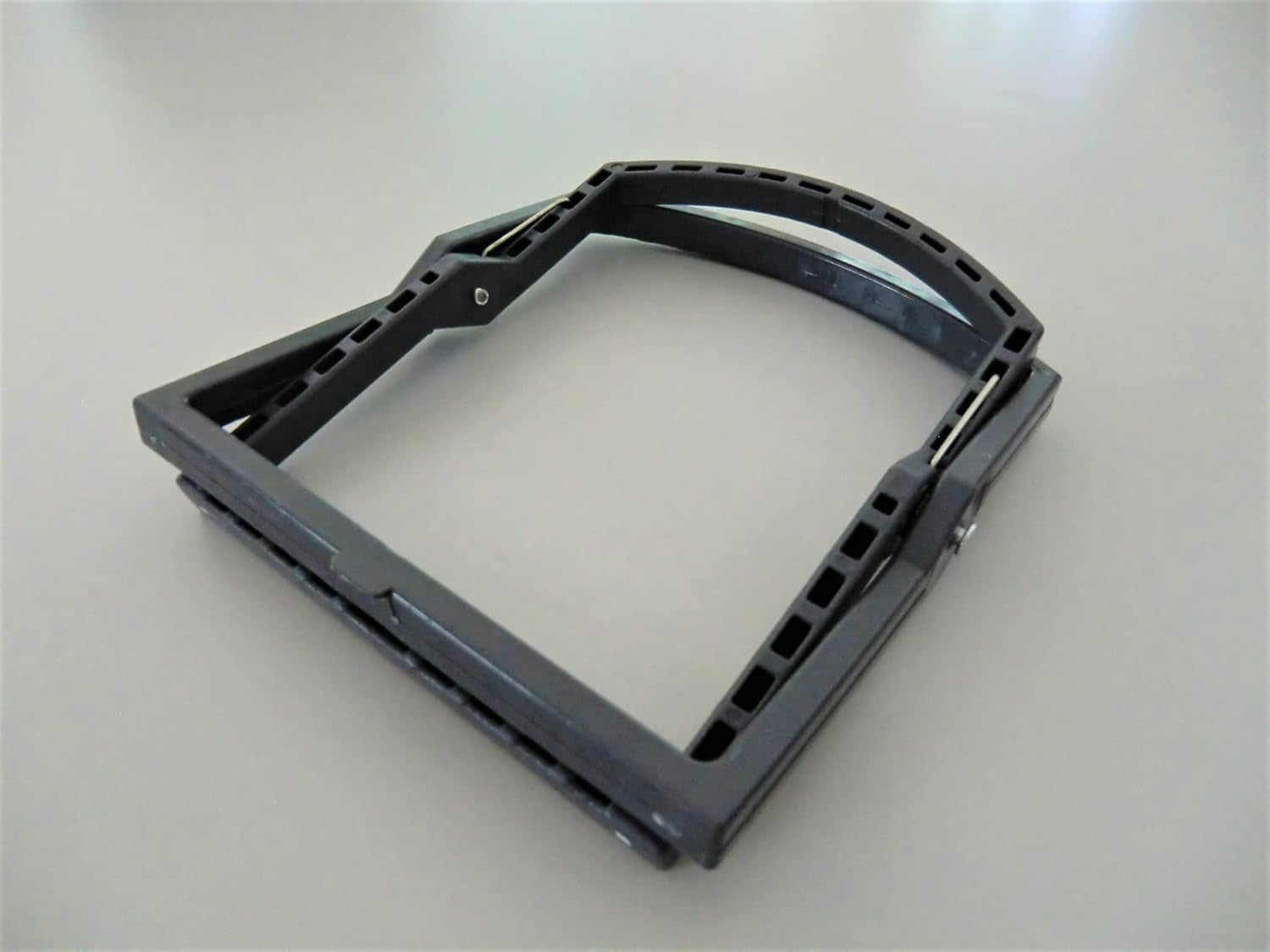 Gravity pedal (no digging required) wild boar and deer trap