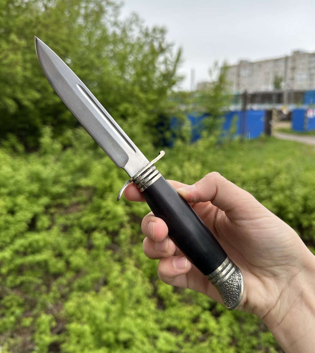 Knives with Hungarian-style handles