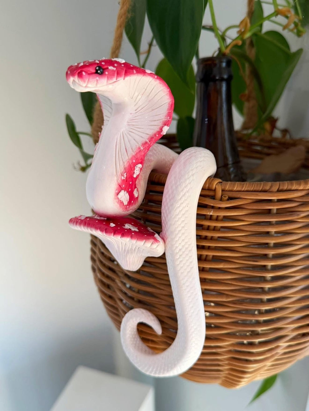 Cobra Hanging Planter Basket